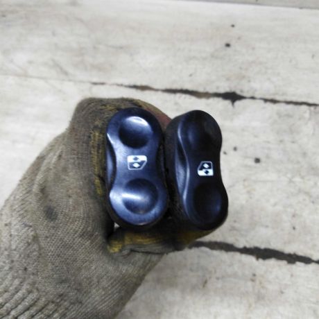 knopka-steklopodieemnika-renault-logan-i-art-108271-big-0