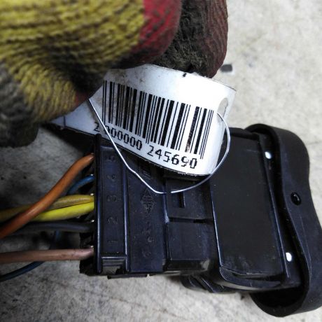 knopka-steklopodieemnika-renault-logan-i-art-108271-big-2