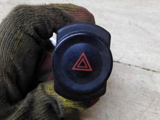 knopka-avariinoi-signalizacii-renault-logan-i-art-108742