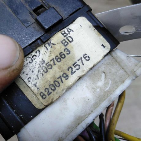 perekliucatel-dvornikov-renault-logan-i-art-108899-big-3