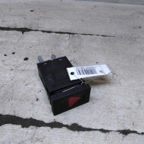 knopka-avariinoi-signalizacii-volkswagen-passat-b5-volkswagen-passat-b5-gp-art-109124-big-0