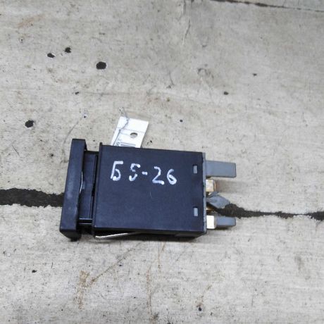 knopka-avariinoi-signalizacii-volkswagen-passat-b5-volkswagen-passat-b5-gp-art-109124-big-1
