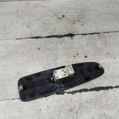 knopka-steklopodieemnika-peredniaia-pravaia-hyundai-elantra-iii-art-109338-big-1