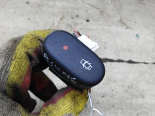 knopka-upravleniia-zamkom-dveri-renault-symbol-i-art-109713