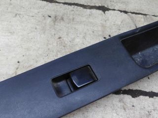 knopka-steklopodieemnika-rucka-zadniaia-pravaia-nissan-tiida-i-art-110091