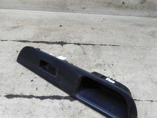 knopka-steklopodieemnika-rucki-dveri-zadniaia-levaia-nissan-tiida-i-art-110326