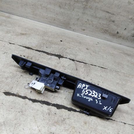 knopka-steklopodieemnika-rucki-dveri-zadniaia-levaia-nissan-tiida-i-art-110326-big-1