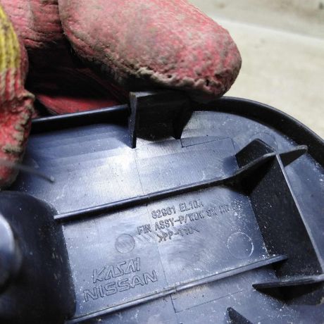 knopka-steklopodieemnika-rucki-dveri-zadniaia-levaia-nissan-tiida-i-art-110326-big-2