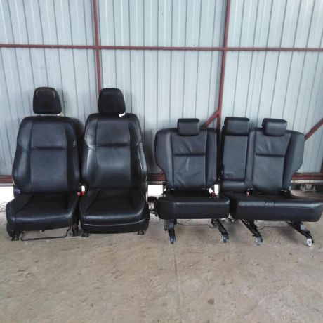 salon-kozanyi-toyota-rav4-iv-xa40-art-111329-big-0