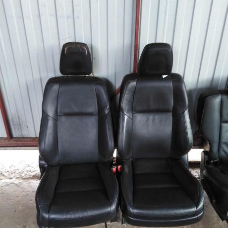 salon-kozanyi-toyota-rav4-iv-xa40-art-111329-big-1