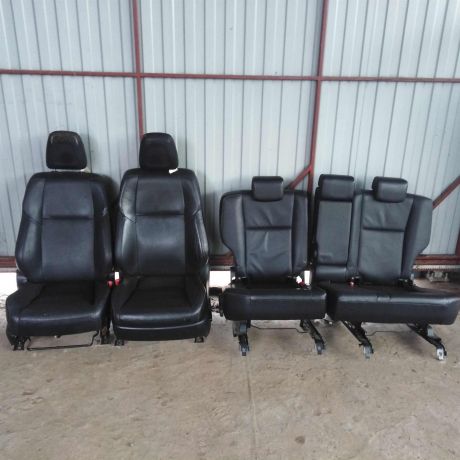 salon-kozanyi-toyota-rav4-iv-xa40-art-111329-big-2