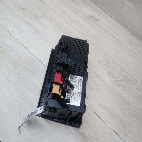 blok-upravleniia-klimat-kontrolem-audi-a4-b7-art-13228-big-2