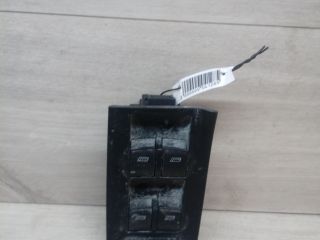 blok-upravleniia-steklopodieemnikami-audi-a6-c5-art-13502