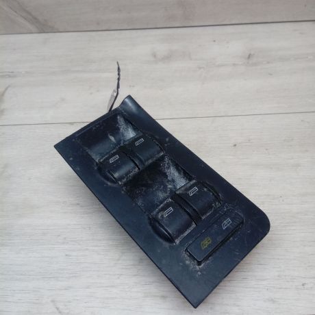 blok-upravleniia-steklopodieemnikami-audi-a6-c5-art-13502-big-1