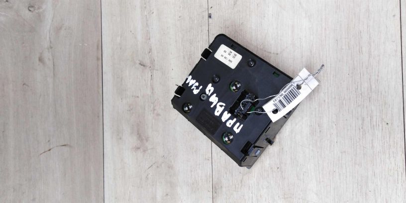 blok-upravleniia-svetom-volvo-s40-art-14182-big-3