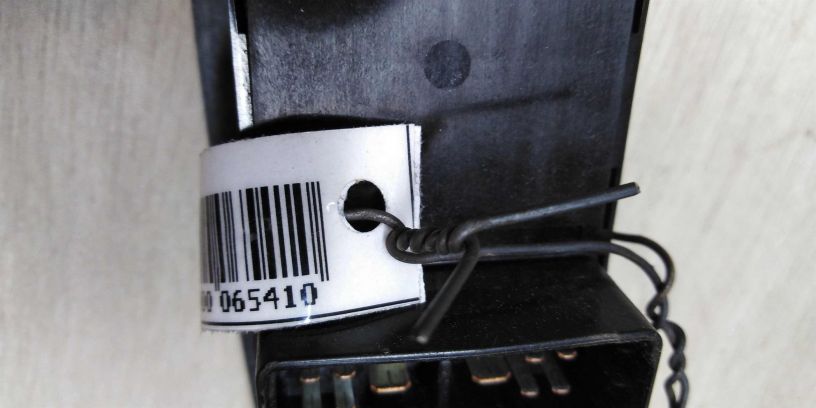 blok-upravleniia-steklopodieemnikami-volvo-s40-art-14200-big-3