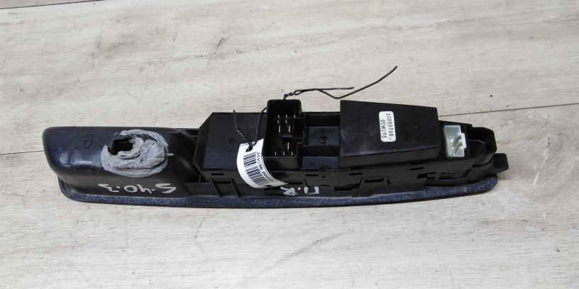 blok-upravleniia-steklopodieemnikami-volvo-s40-art-14200-big-4