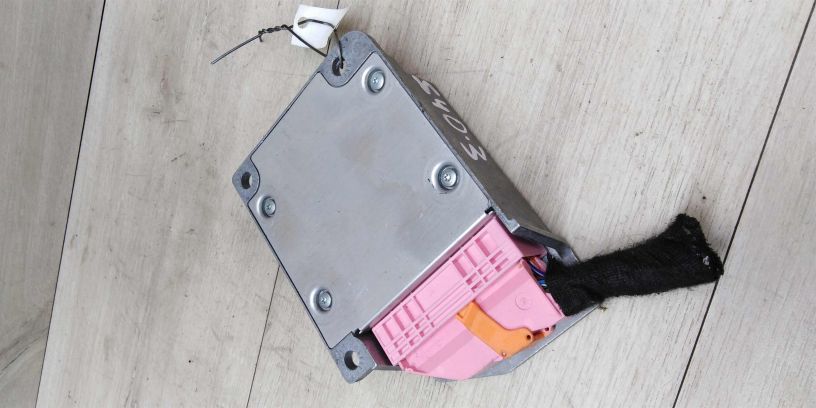 blok-upravleniia-air-bag-volvo-s40-art-14328-big-2