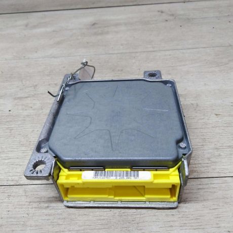 blok-upravleniia-poduskami-bezopasnosti-audi-a6-c5-art-16989-big-1