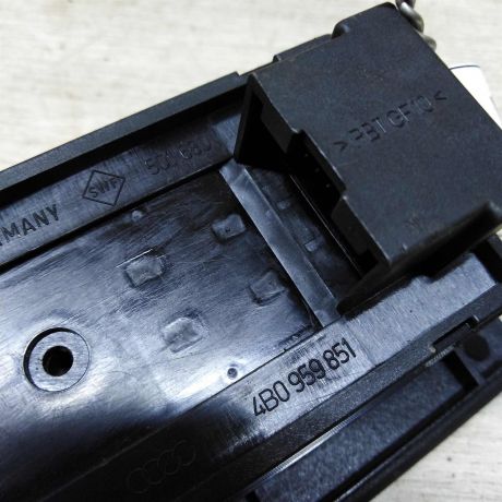 blok-upravleniia-steklopodieemnikami-audi-a6-c5-art-17215-big-2