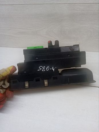 blok-upravleniia-steklopodieemnikami-volvo-s80-art-17836-big-8