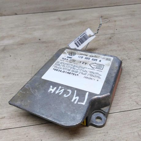 blok-upravleniia-poduskami-bezopasnosti-volkswagen-golf-4-art-18077-big-0