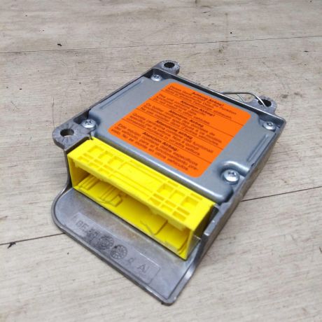 blok-upravleniia-poduskami-bezopasnosti-volkswagen-golf-4-art-18077-big-1