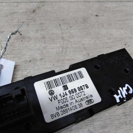 blok-upravleniia-steklopodieemnikami-volkswagen-golf-4-art-18127-big-2