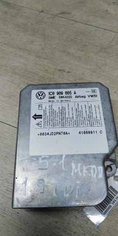 blok-upravleniia-poduskami-bezopasnosti-volkswagen-transporter-t5-art-18283-big-1