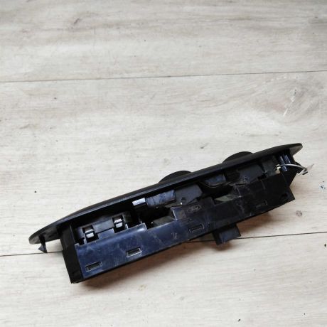 blok-upravleniia-steklopodieemnikami-ford-mondeo-4-art-19357-big-1