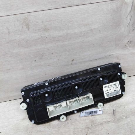 blok-upravleniia-peckoi-volkswagen-passat-b6-art-21364-big-1