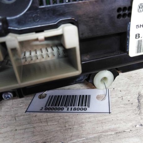 blok-upravleniia-peckoi-volkswagen-passat-b6-art-21364-big-2