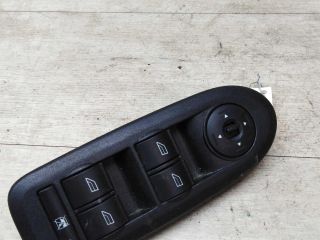 blok-upravleniia-steklopodieemnikami-ford-c-max-art-21449