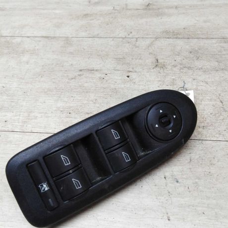 blok-upravleniia-steklopodieemnikami-ford-c-max-art-21449-big-0