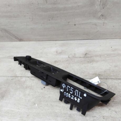 blok-upravleniia-steklopodieemnikami-volkswagen-golf-5-art-21663-big-0