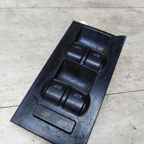 blok-upravleniia-steklopodieemnikami-audi-a6-c5-art-22657-big-0