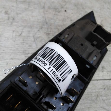 blok-upravleniia-steklopodieemnikami-audi-a8-d2-art-25019-big-3
