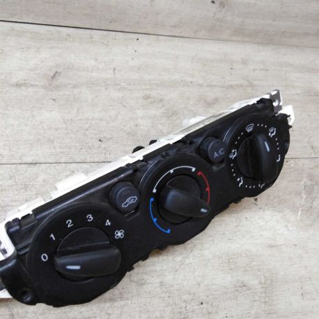 blok-upravleniia-peckoi-kondicionerom-ford-focus-2-do-rest-art-25625-big-0