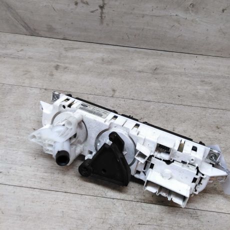blok-upravleniia-peckoi-kondicionerom-ford-focus-2-do-rest-art-25625-big-1