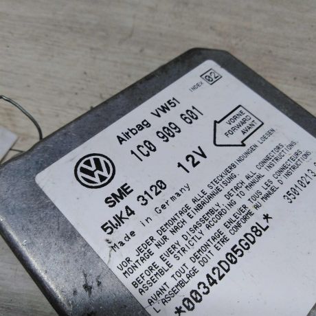 blok-upravleniia-poduskami-bezopasnosti-airbag-skoda-octavia-tour-art-27827-big-0