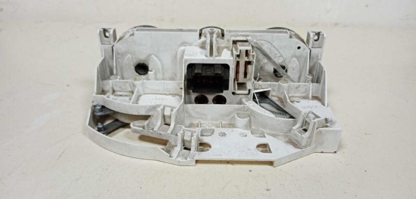 blok-upravleniia-peckoi-volkswagen-golf-4-art-28223-big-1