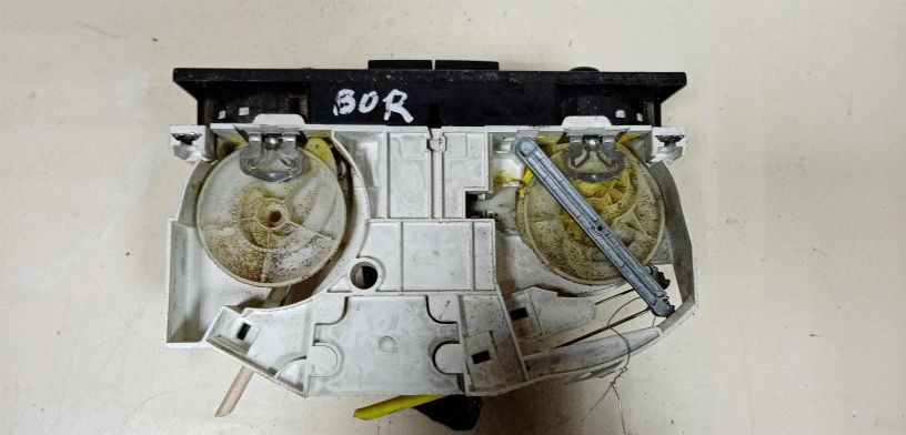 blok-upravleniia-peckoi-kondicionerom-volkswagen-golf-4-art-28283-big-2