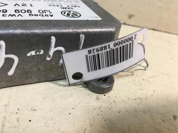 blok-upravleniia-airbag-poduskami-bezopasnosti-volkswagen-golf-4-art-28341-big-2