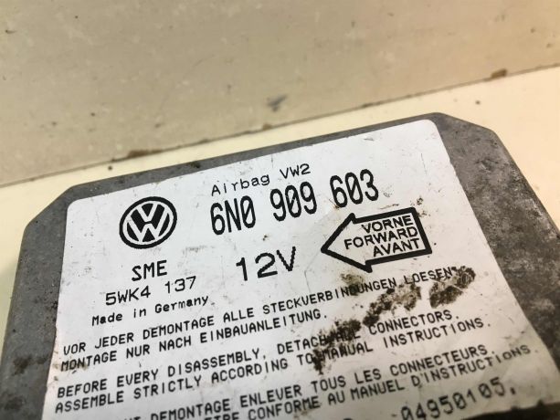 blok-upravleniia-airbag-poduskami-bezopasnosti-volkswagen-bora-art-28343-big-1