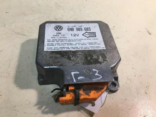 blok-upravleniia-airbag-poduskami-bezopasnosti-volkswagen-golf-3-art-28380
