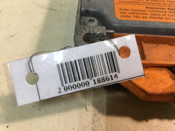 blok-upravleniia-airbag-poduskami-bezopasnosti-volkswagen-golf-3-art-28380-big-2