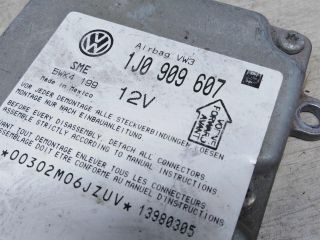 blok-upravleniia-airbag-poduskami-bezopasnosti-volkswagen-passat-b5-bu-art-28400