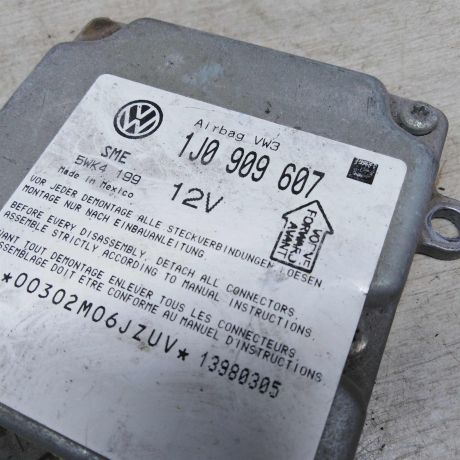 blok-upravleniia-airbag-poduskami-bezopasnosti-volkswagen-passat-b5-bu-art-28400-big-0