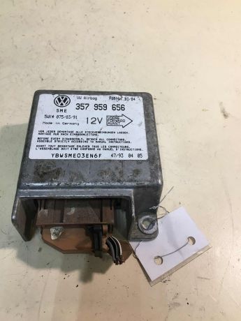 blok-upravleniia-airbag-poduskami-bezopasnosti-volkswagen-passat-b4-art-28448-big-0