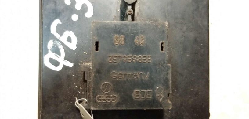 blok-knopok-upravleniia-steklopodieemnikami-volkswagen-passat-b3-art-28707-big-3